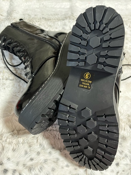 Black Patent Platform Lace-Up Combat Boots - Women's - Picture 4 of 4